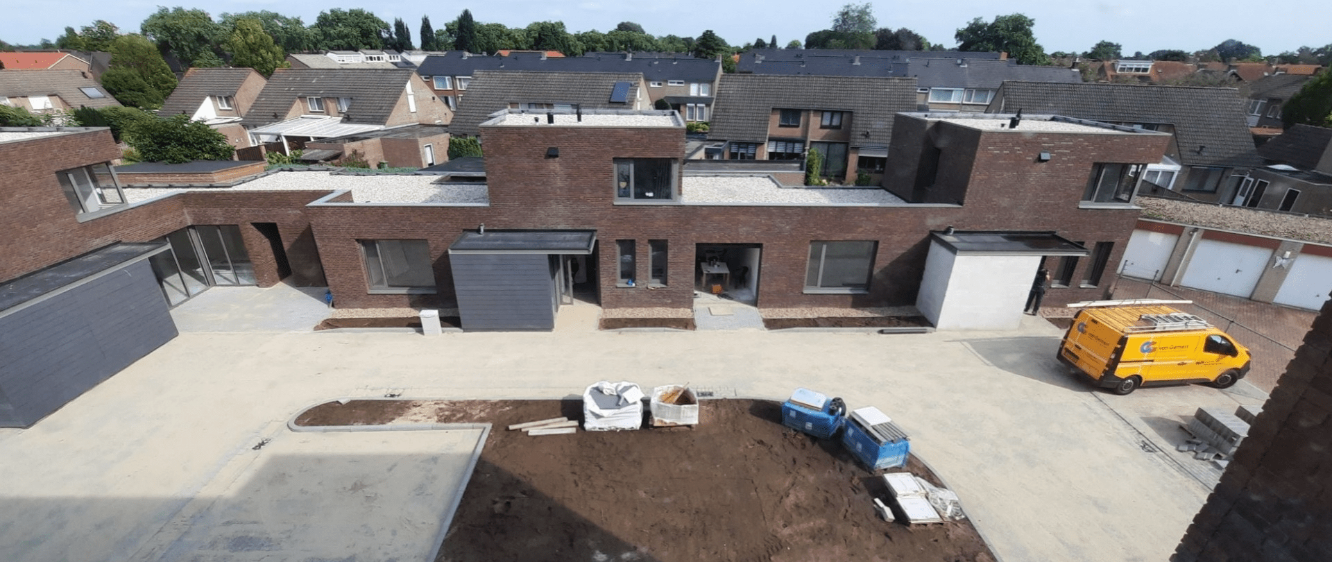 Oude Vat te Asten. 11 appartementen en 4 woningen.