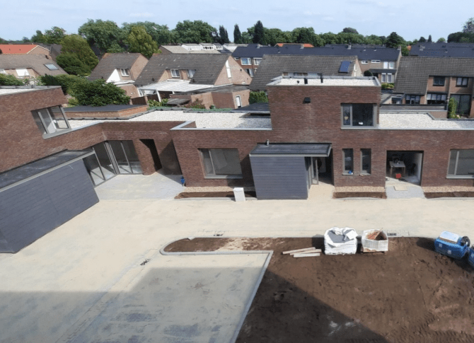 Oude Vat te Asten. 11 appartementen en 4 woningen.